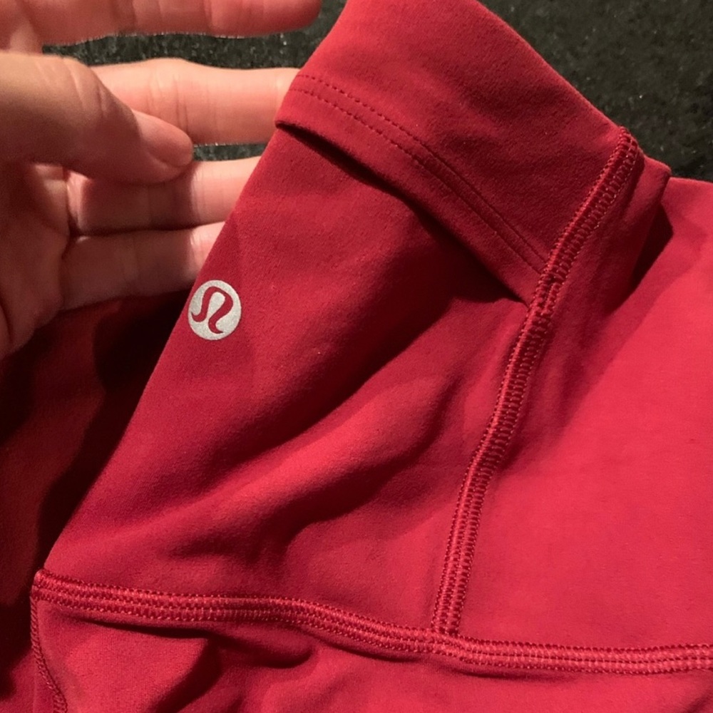 Red Lululemon aligns
